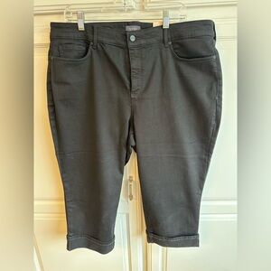 NYDJ black Marilyn Straight cuffed cropped capris size 18W NWT WJ112